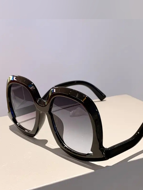 Accessories - Women's Oversized Black Fashion Sunglasses